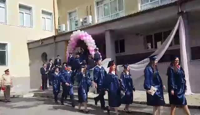 video-1527852438