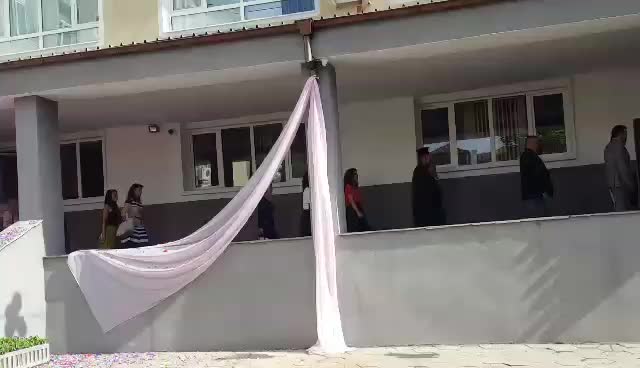 video-1527852451